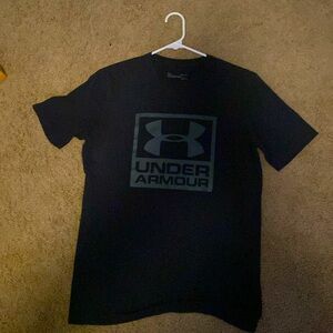 Black under armor tee